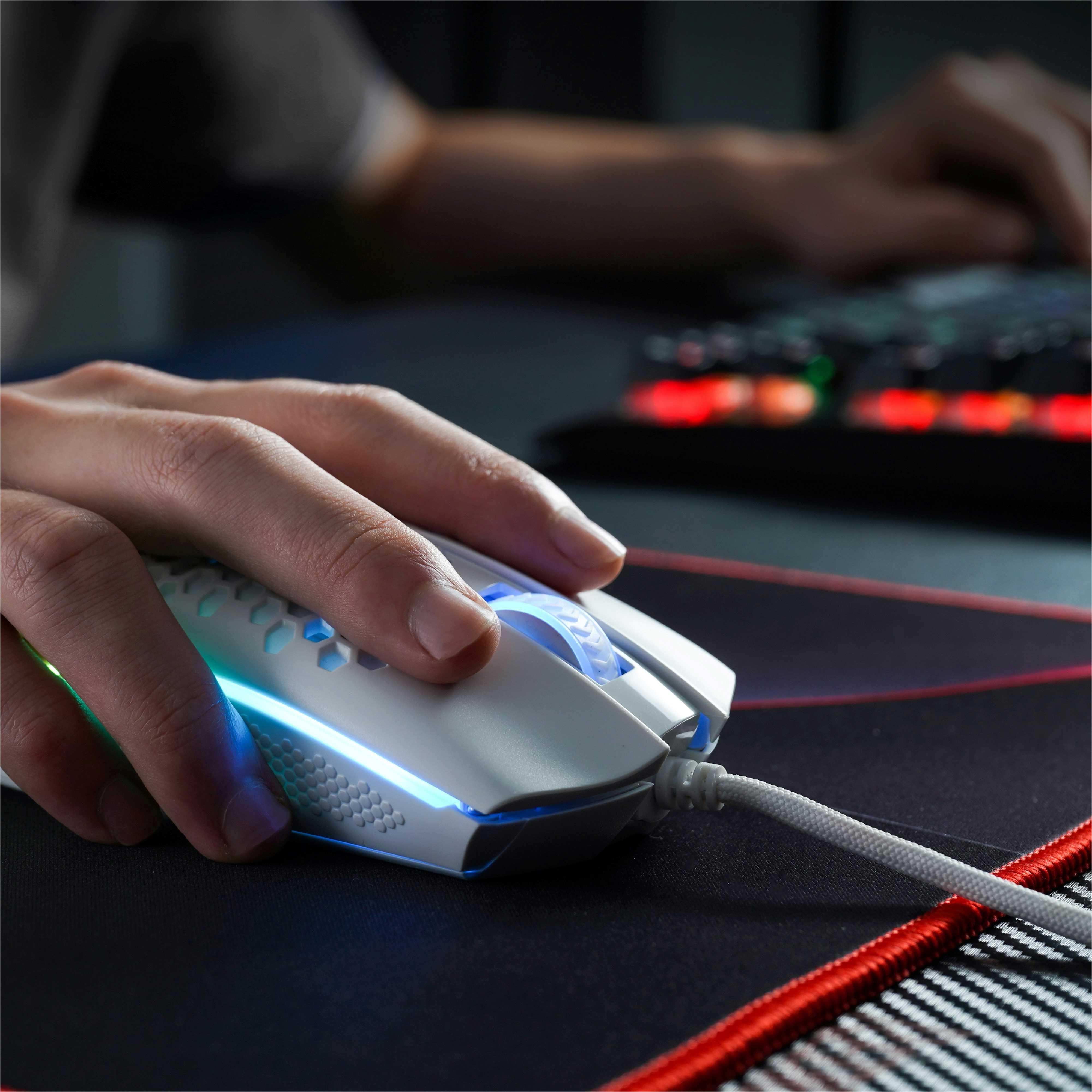 Are Mid or Soft Mouse Pads Better for Gaming cover.jpg