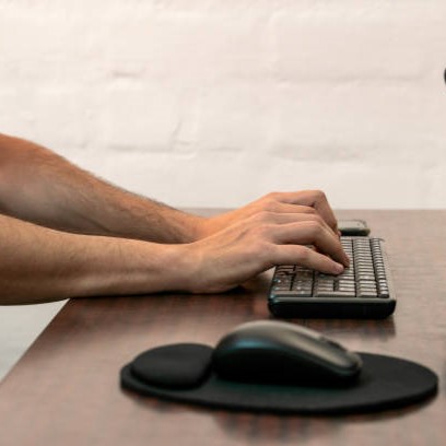 How Density and Elasticity Define the Quality of Memory Foam Wrist Supports