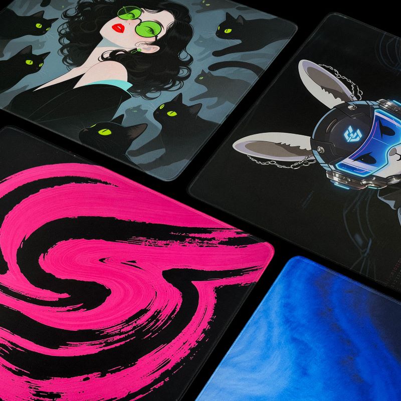 Eight-Character Pattern Mouse Pad